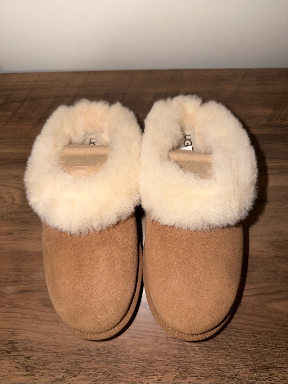 UGG chestnut slippers - Picture 3 of 4